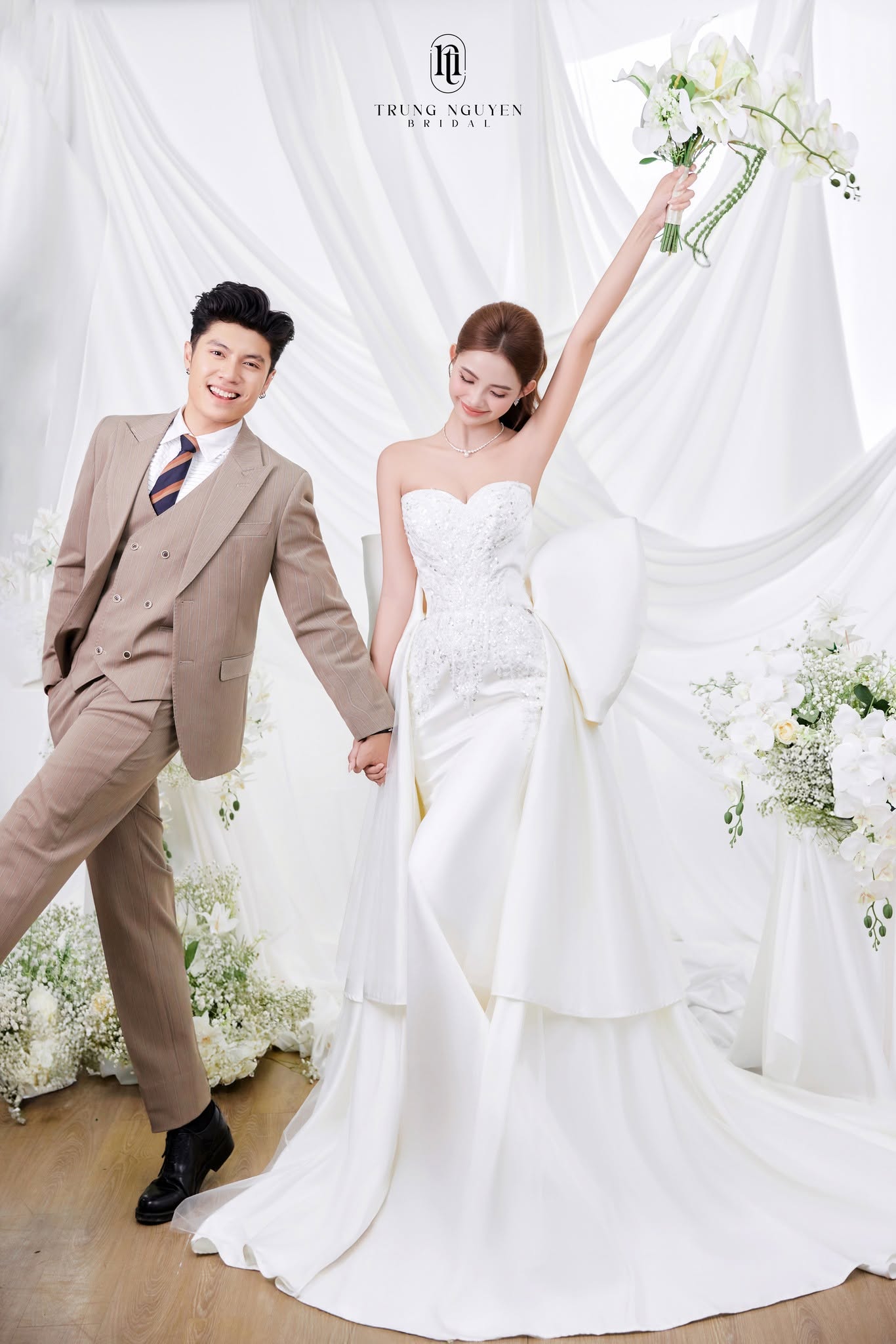 Ảnh cưới ngoại cảnh vườn